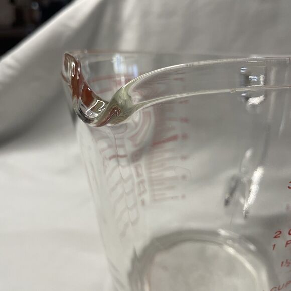 Vintage Pyrex #532 D Handle 4-Cup 1-Quart Red Lettering Glass Measuring Cup USA - Picture 2 of 10
